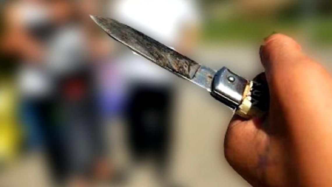 Ragazzi in giro coi coltelli: «Siamo armati per difenderci»