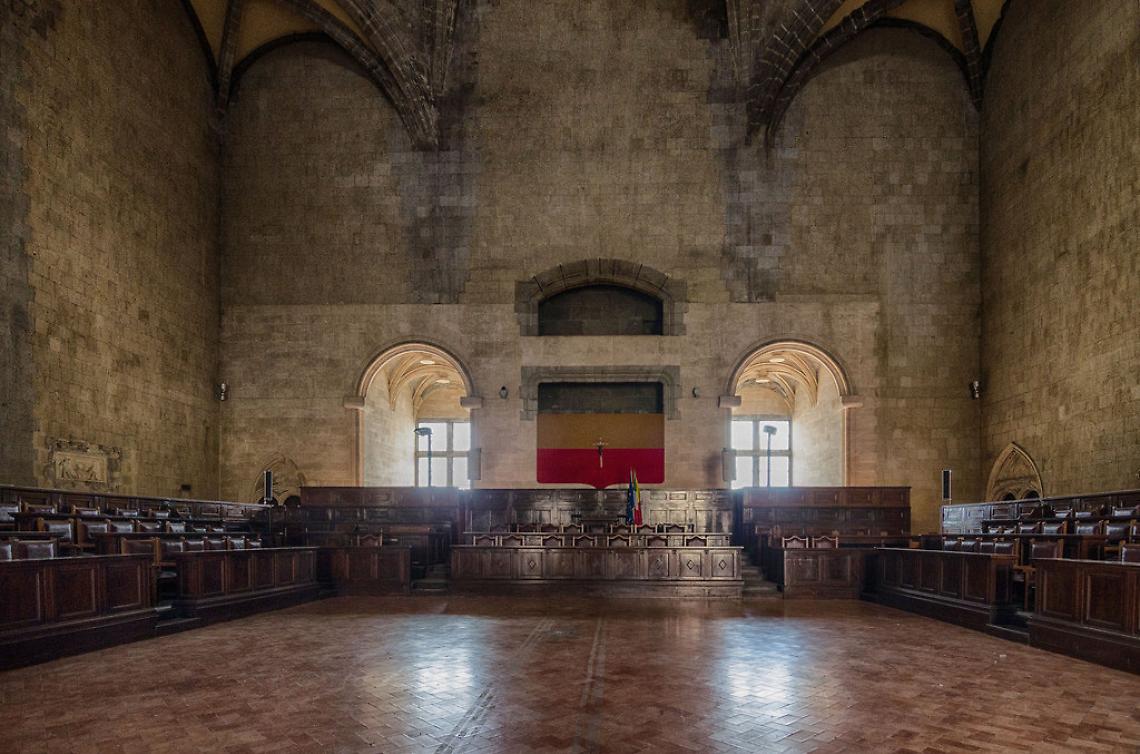 Maxi-schermo alla Sala dei Baroni per i funerali di Napolitano