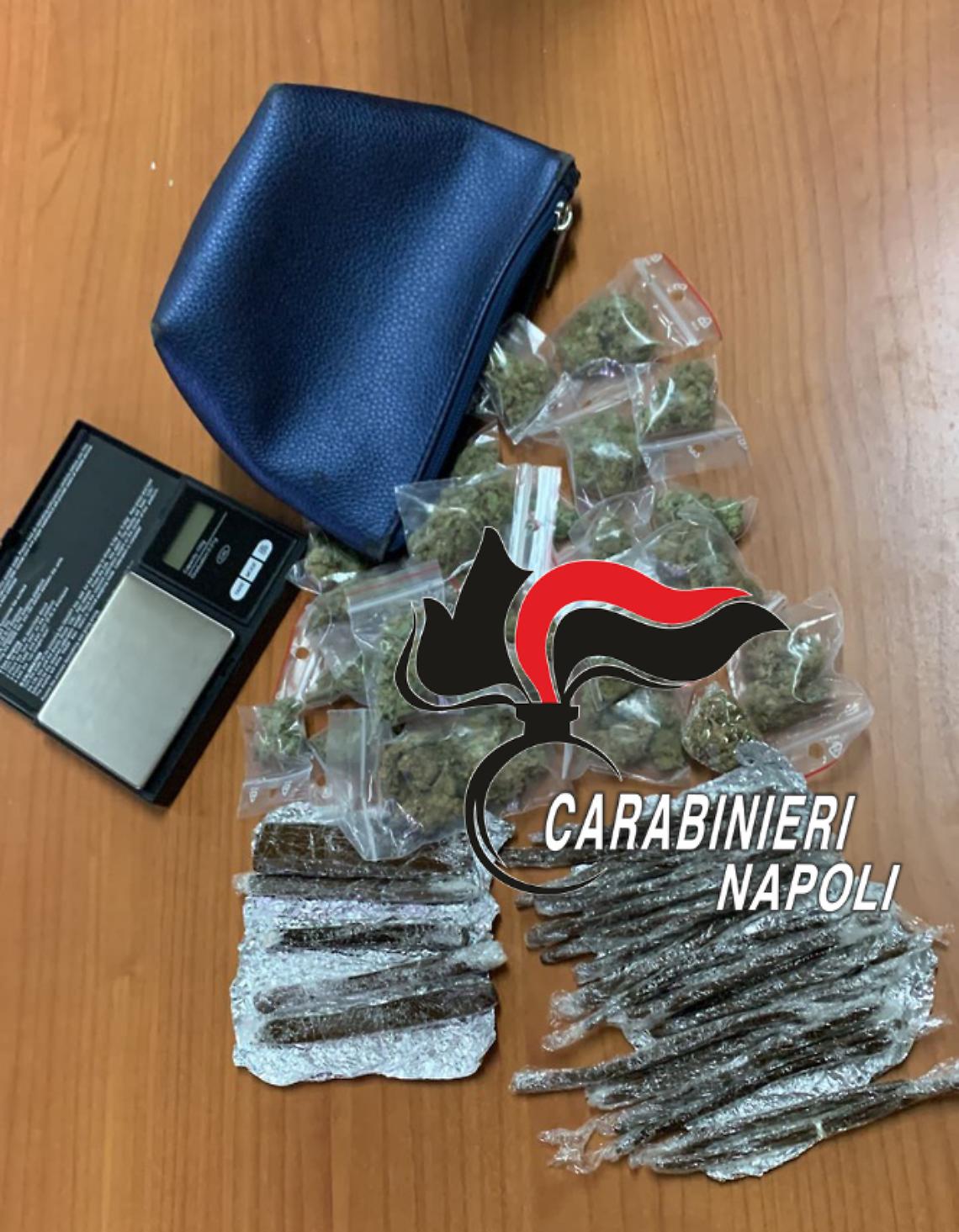 Nasconde droga in un cespuglio, arrestato