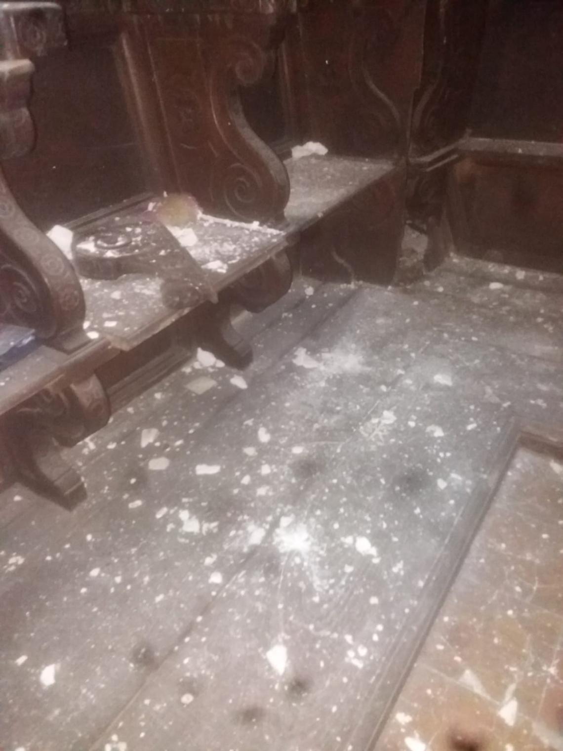 Via Medina, crolla il tetto della chiesa di San Diego
