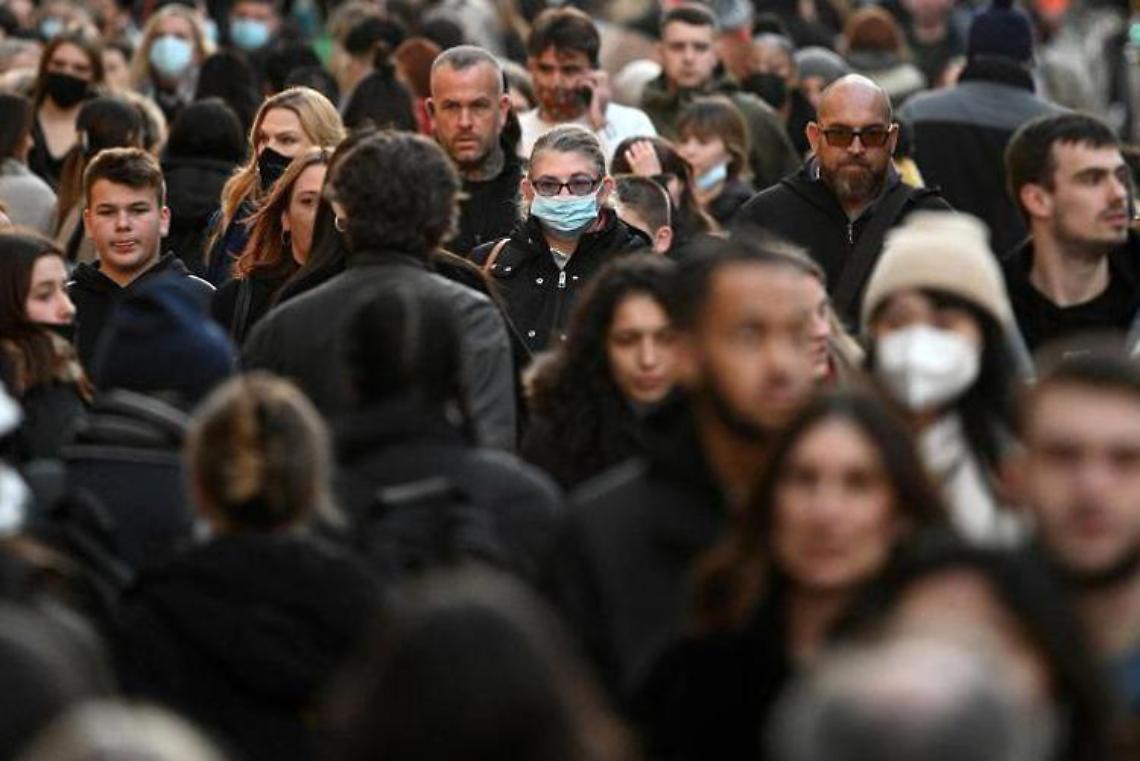 Covid, continua la risalita in Italia: Rt a 1,04
