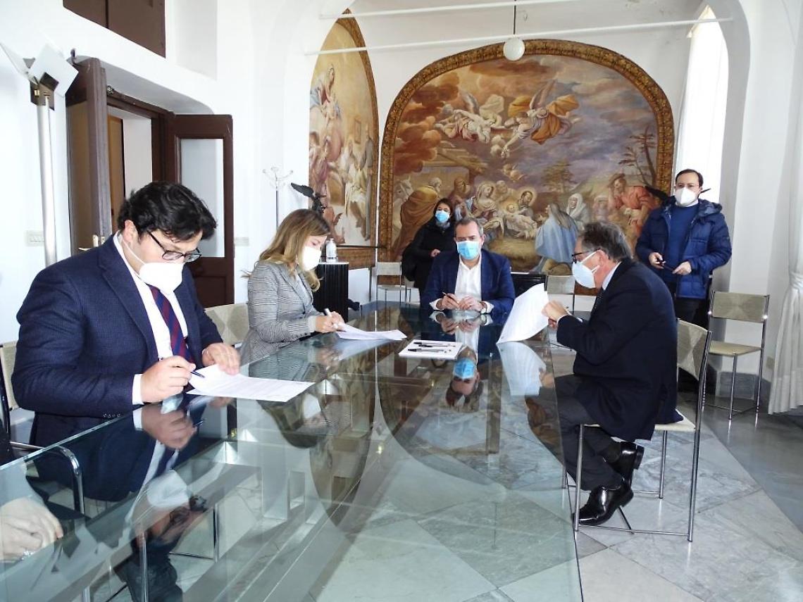 Rinascono i "Gradini Suor Orsola", antico sentiero tra il Colle Sant’Elmo e il Lungomare