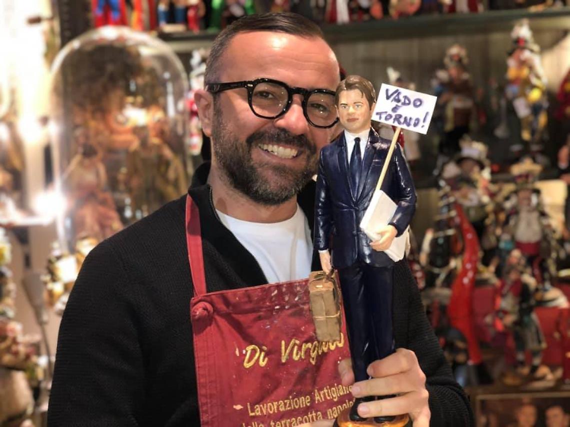 Conte finisce sul presepe napoletano: vado e torno