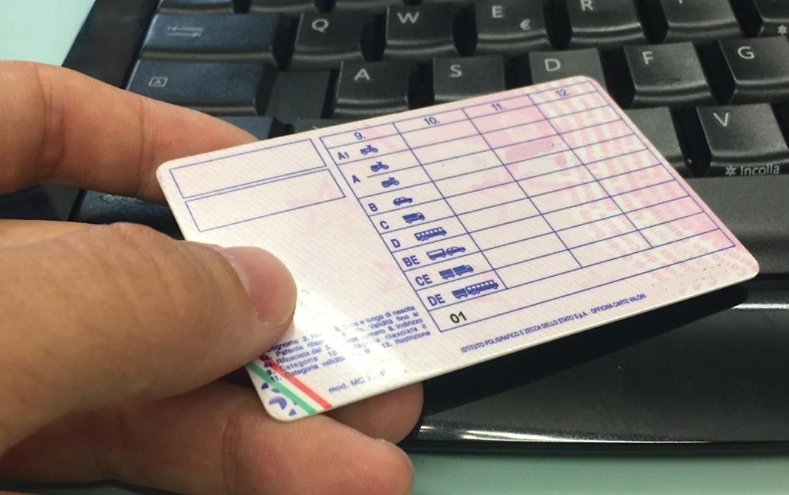Soldi per sbloccare patenti sospese, 9 arresti 
