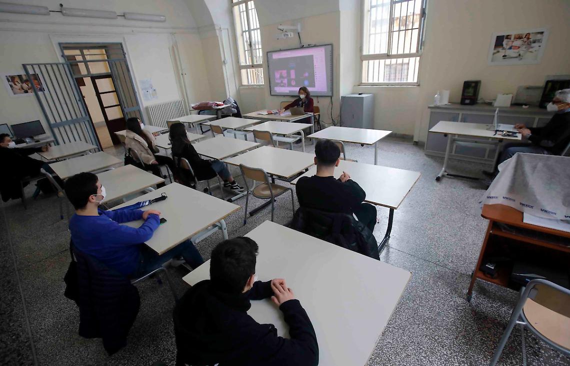 Covid a Napoli, boom di contagi nelle scuole: 1.220 casi in 9 giorni