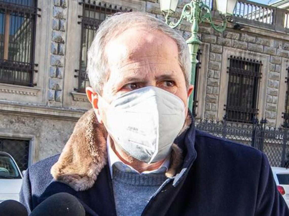 Variante Omicron, Crisanti: «Plateau? Una settimana per capire se picco superato»