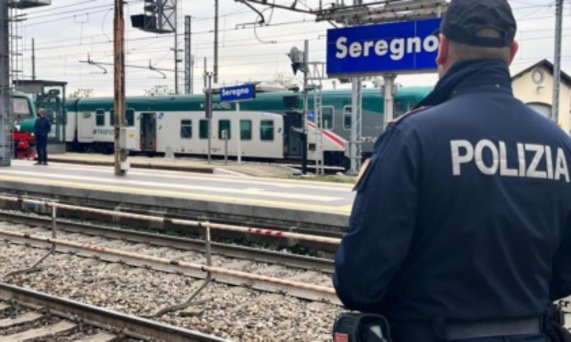 Ragazzino spinto sotto il treno da coetanei per una felpa
