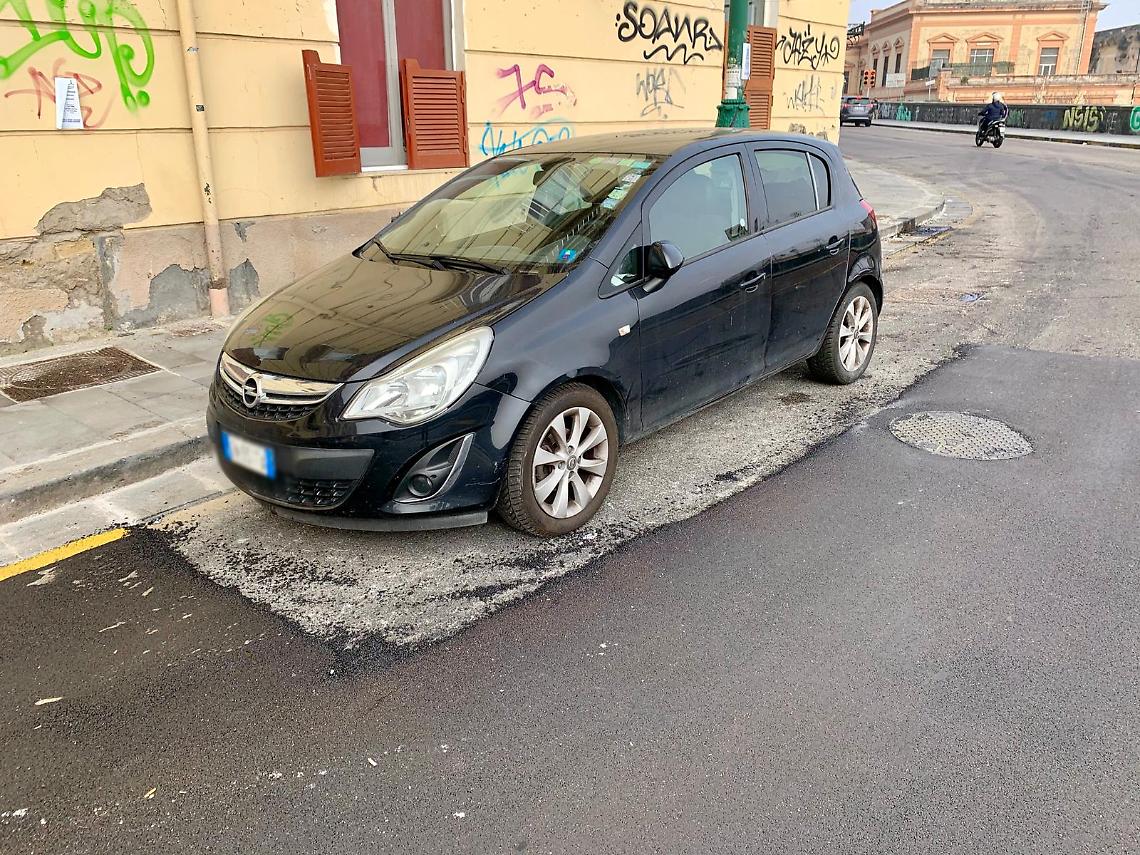 Lavori stradali, asfalto a zigzag