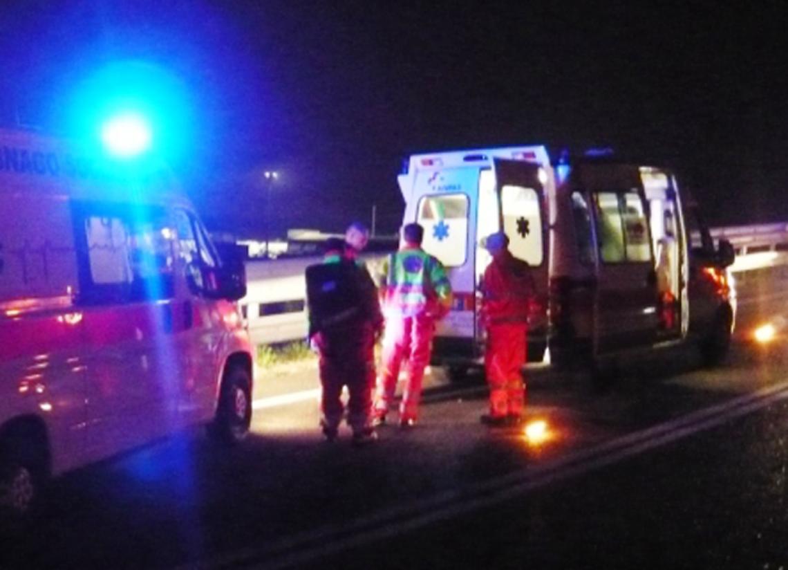 Incidente stradale sulla Domiziana, morto un 28enne, gravissimi 3 familiari