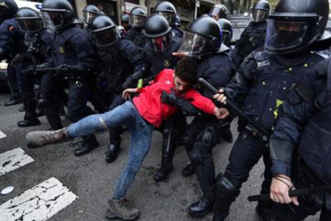 Scontri in Catalogna: 100 feriti