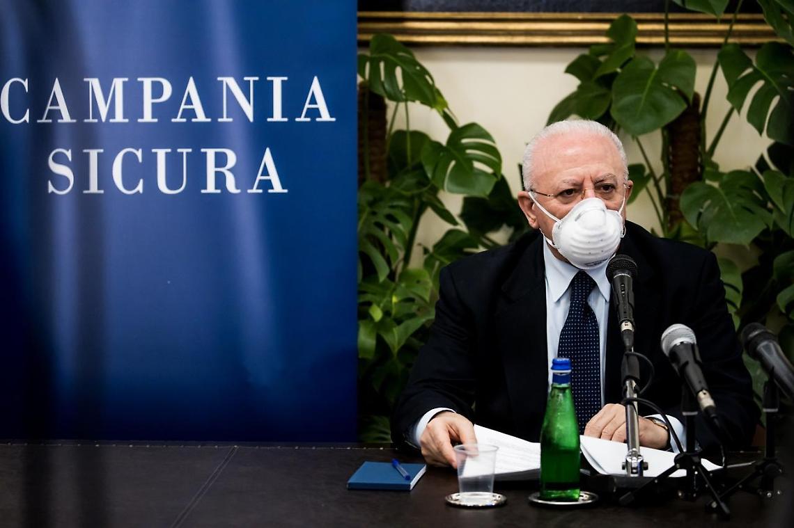 De Luca compra il vaccino russo Sputnik, chiuso l'accordo