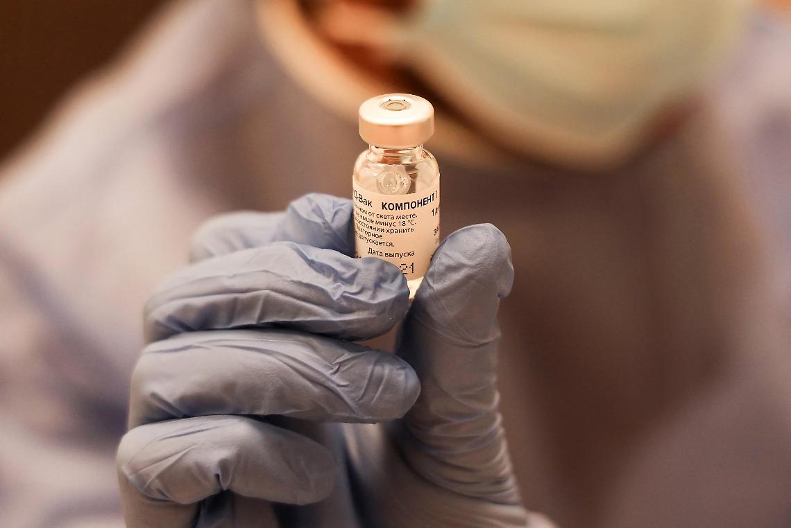 Covid, studio 'promuove' Sputnik: protegge da morte come altri vaccini