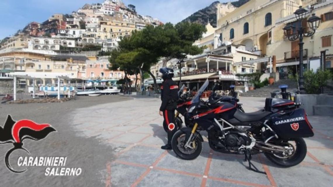Rissa in spiaggia a Positano, 5 arrestati e un 16enne indagato