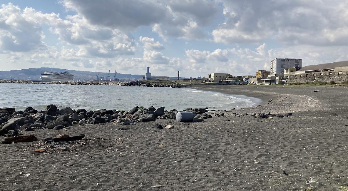A Napoli indagine sulla sabbia di San Giovanni a Teduccio