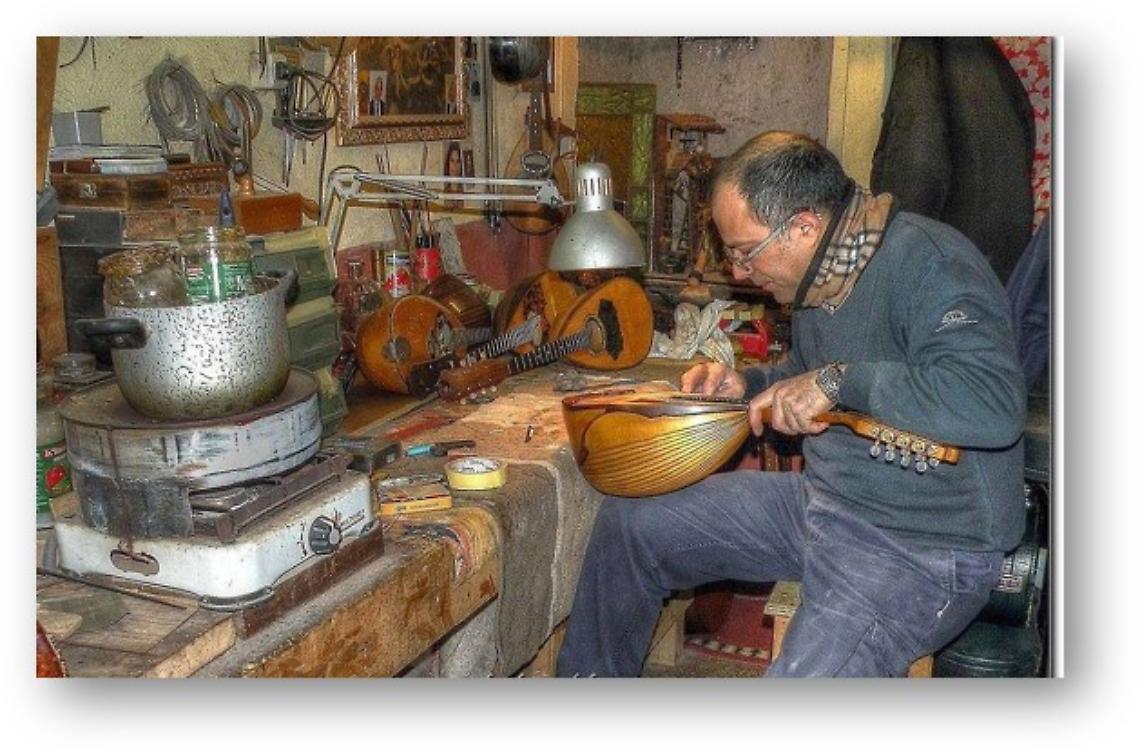 “‘O Guinness” del mandolino, passeggiata-posteggia musicale nel centro storico di Napoli 
