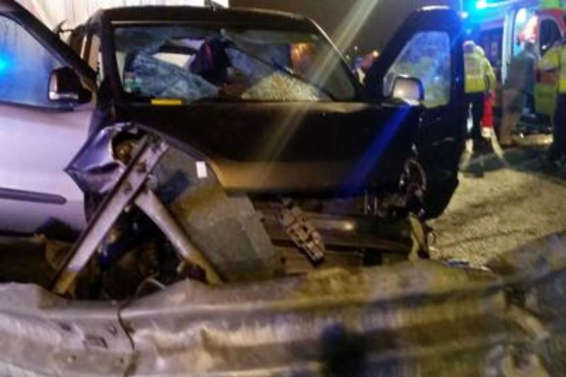 Scontro frontale tra due auto, morti 5 giovani e un operaio a Taranto