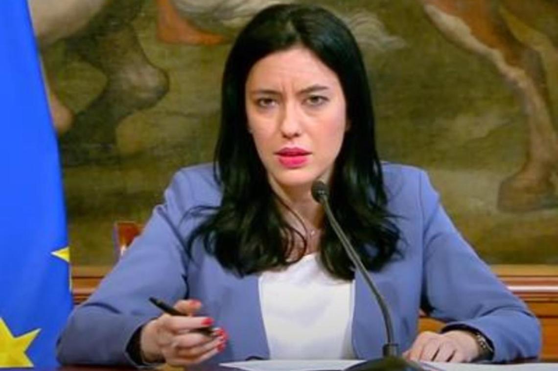 Scuola, Azzolina: «Lezioni anche al cinema, no ai doppi turni»
