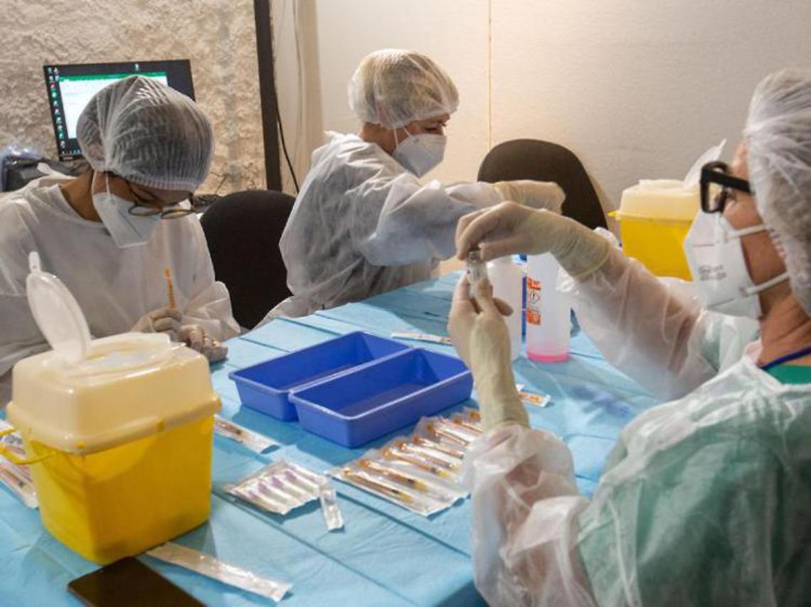Covid in Italia: ancora non vaccinati 2,7 milioni di over 60