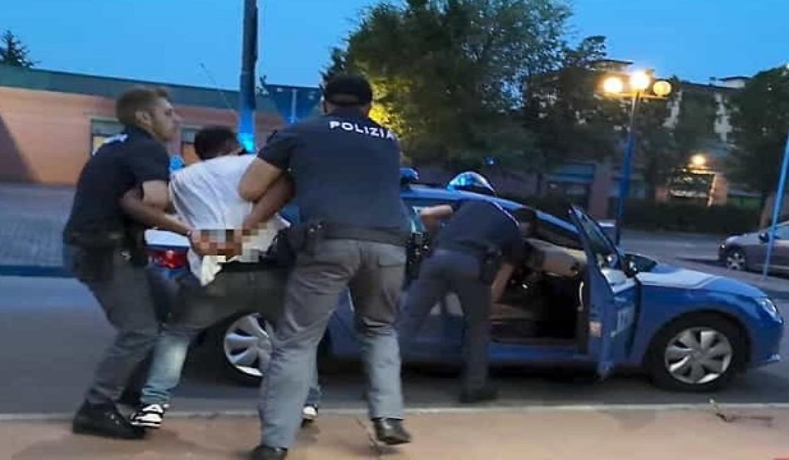 Rapine ai distributori di benzina, 4 in manette