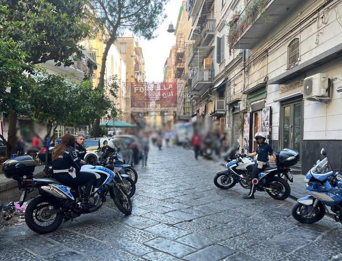 Spacciatrice in manette a Forcella