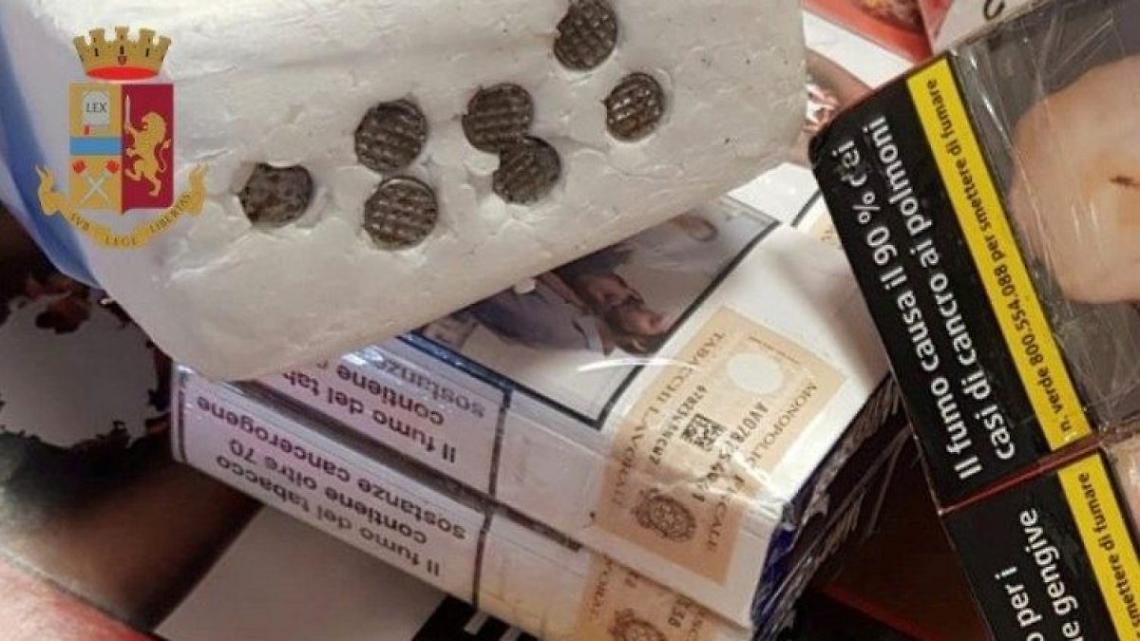Piazza Garibaldi, tenta di truffare due turisti: denunciato