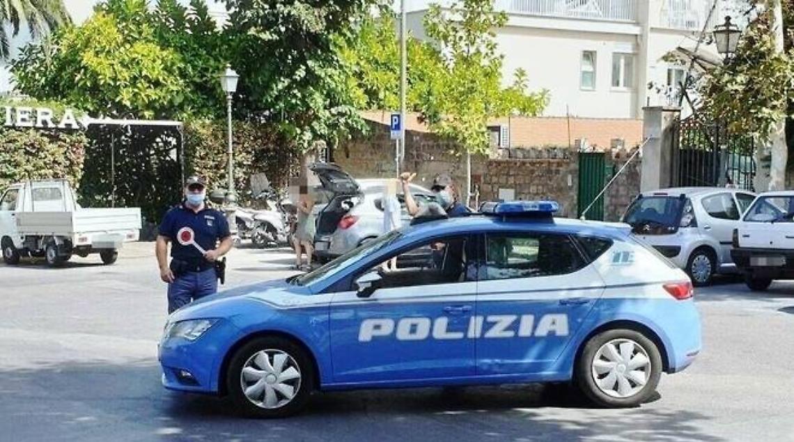 Calci e pugni a ristoratore, denunciati due fratelli 