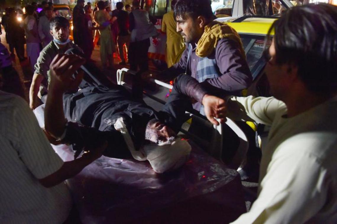 Afghanistan, attacco kamikaze all'aeroporto di Kabul: 40 morti