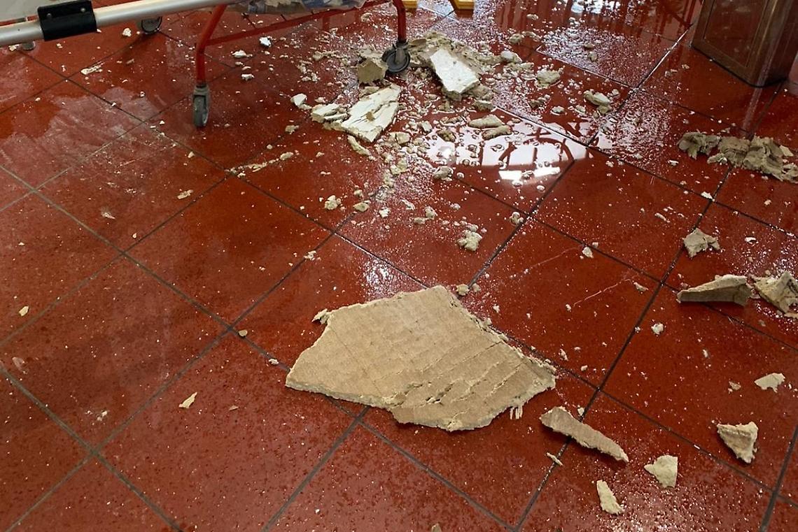 Maltempo, cede controsoffittatura nella funicolare di Chiaia