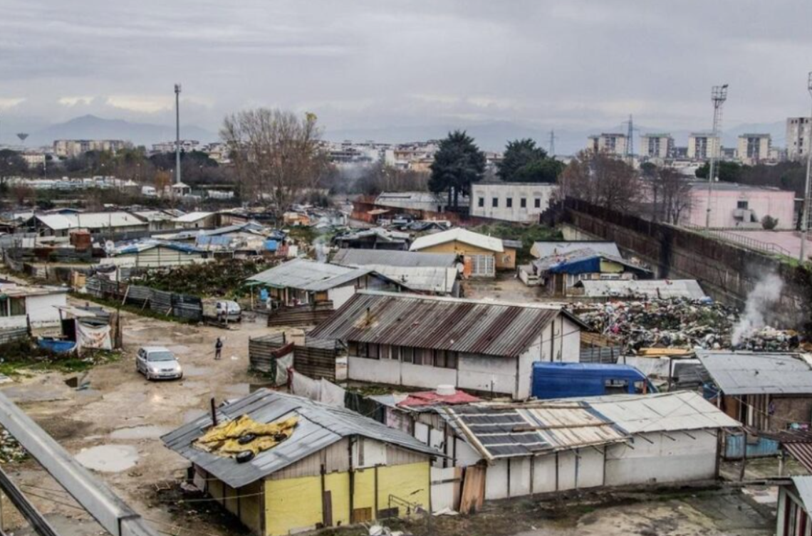 Campo rom di Giugliano, termina la zona rossa