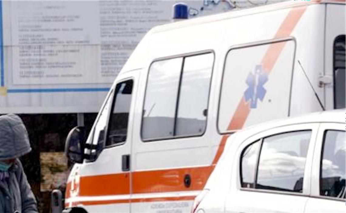 Cade dal tetto del treno, operaio di Torre del Greco in prognosi riservata