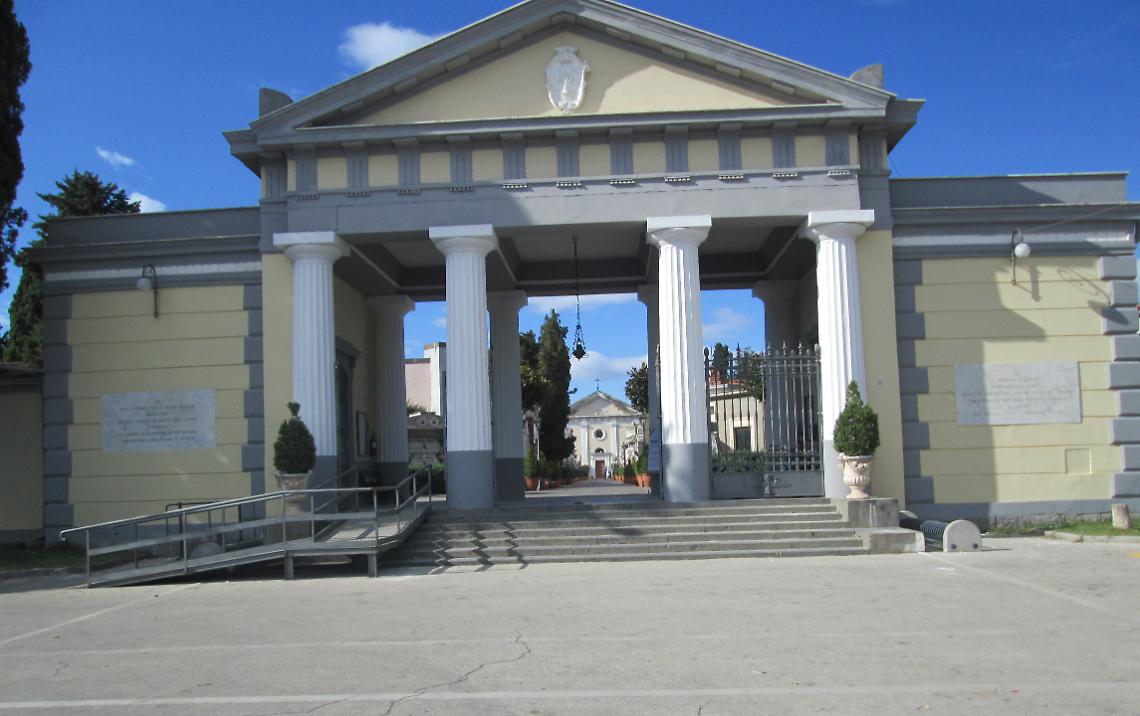 Acerra, cimitero chiuso dal 30 ottobre al 2 novembre
