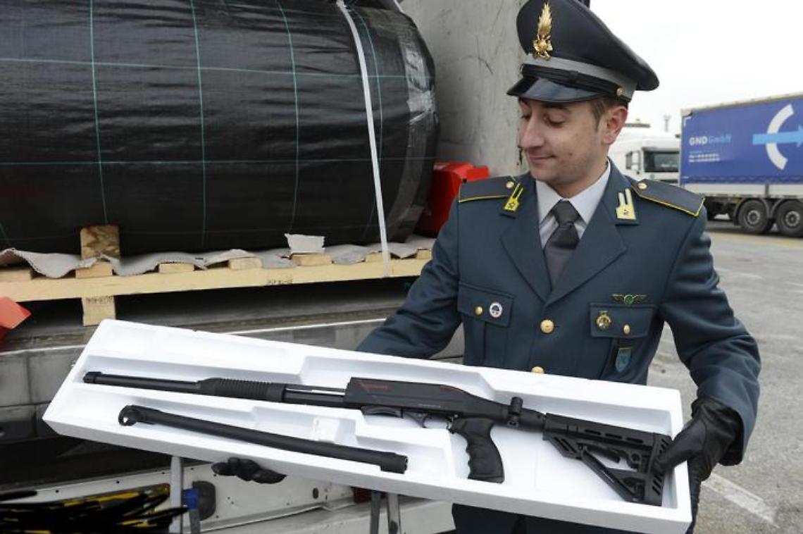 Seguestrati 800 fucili a pompa diretti in Belgio