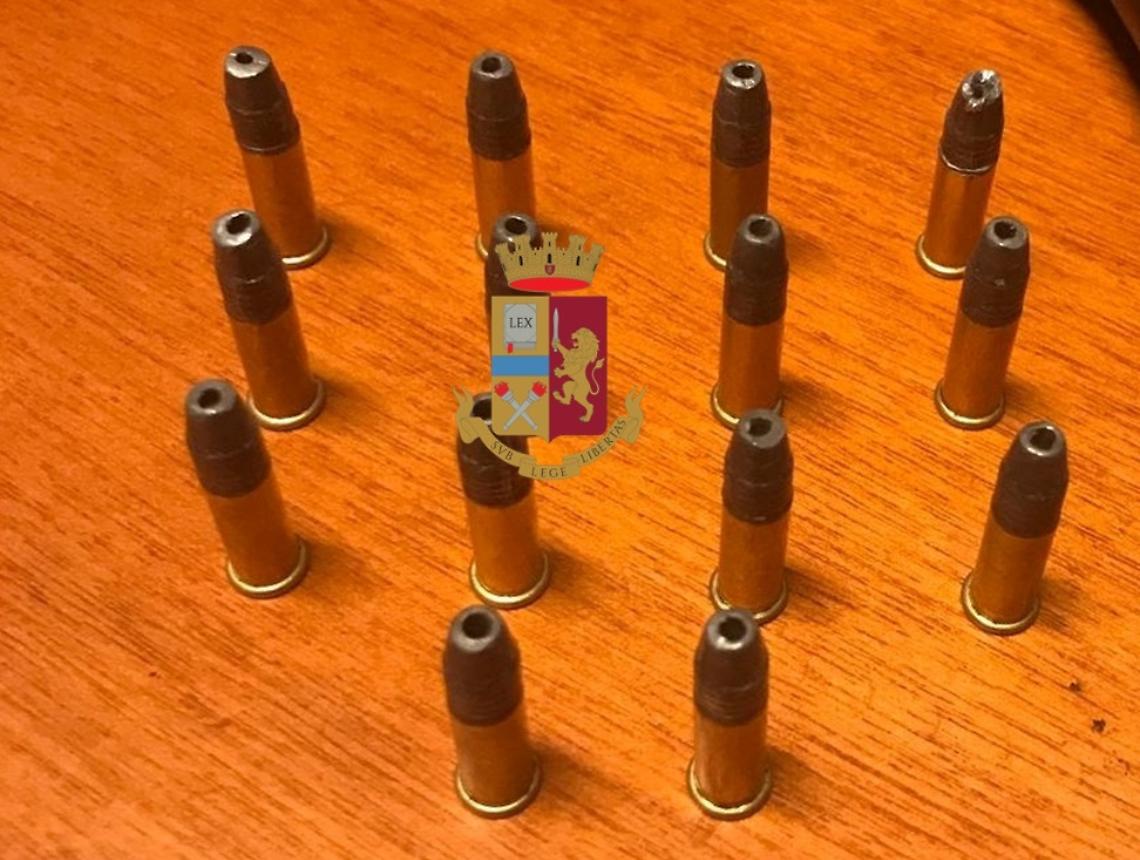 Pianura, sequestrate 14 cartucce calibro 22