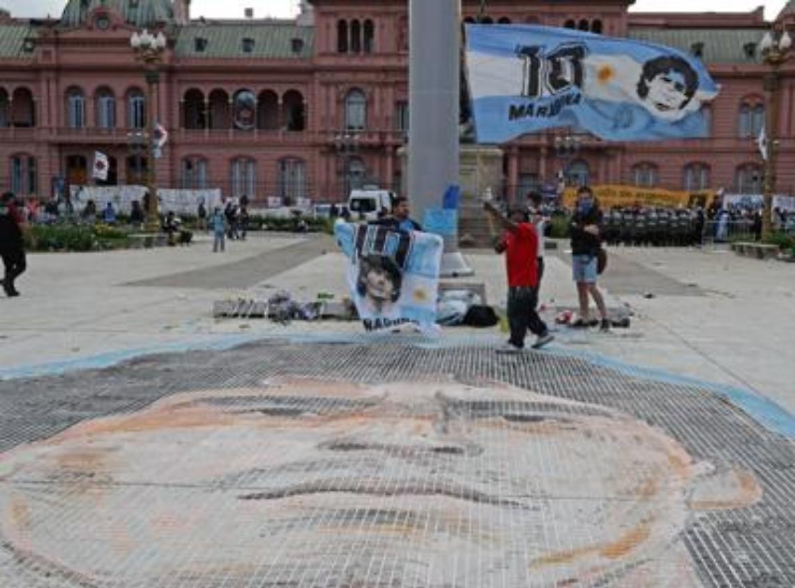Maradona, il legale: «Dodici ore senza cure, ambulanza in ritardo»