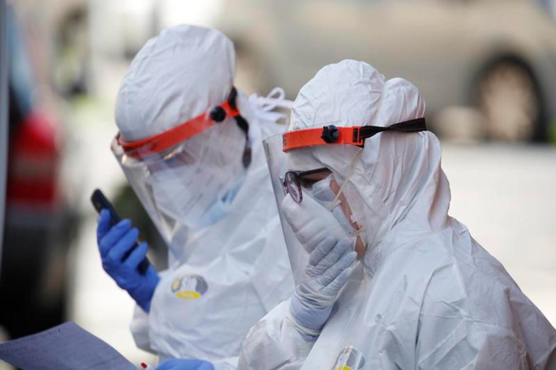 Covid in Italia, 10.407 contagi e 261 morti