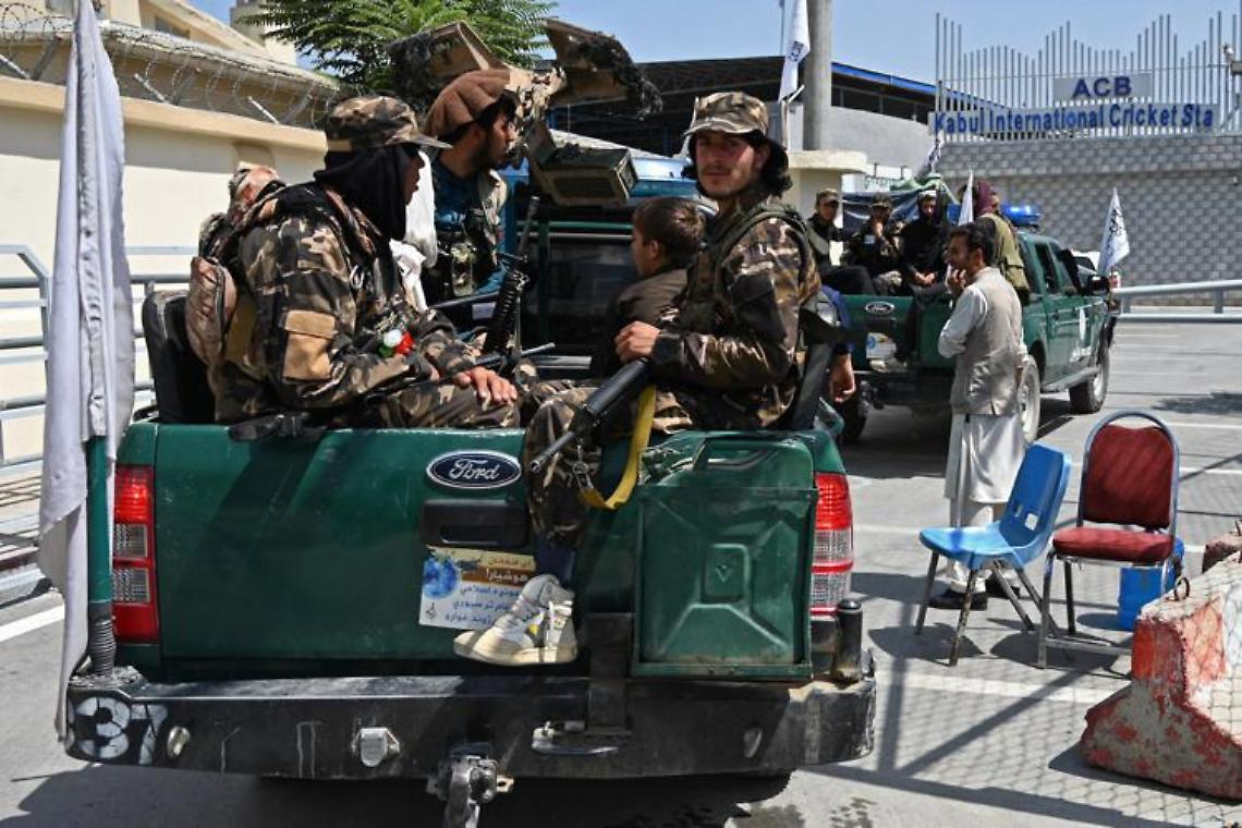 Afghanistan, talebani vietano viaggi a donne sole