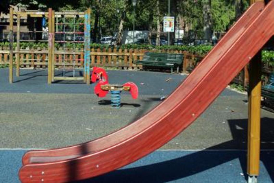 Parco giochi vietato ai figli di chi evade le tasse