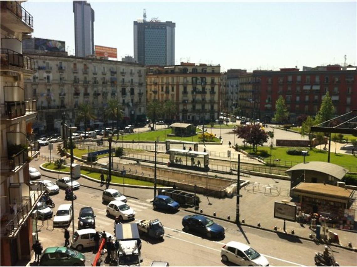 Piazza Nazionale, controlli ai negozi in zona: su 18 solo 3 in regola