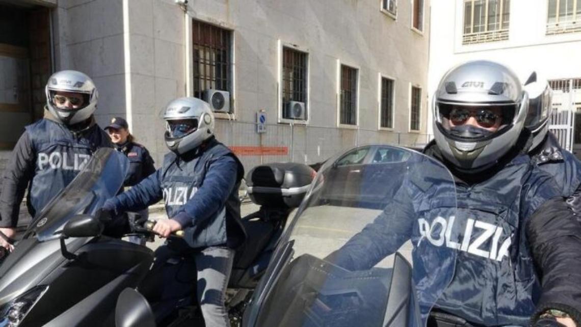 Tentano truffa del pacco ad anziano, arrestati dai Falchi