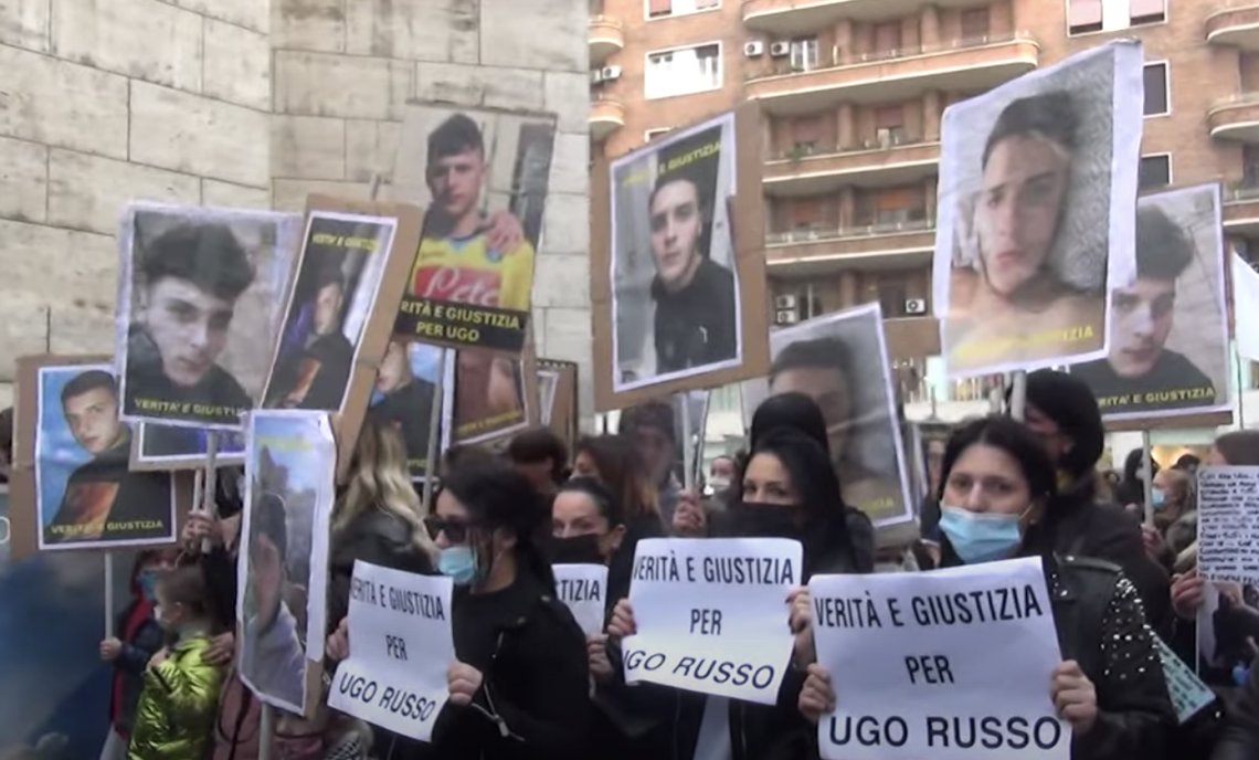Rapinatore 15enne ucciso, corteo a un anno dalla morte 