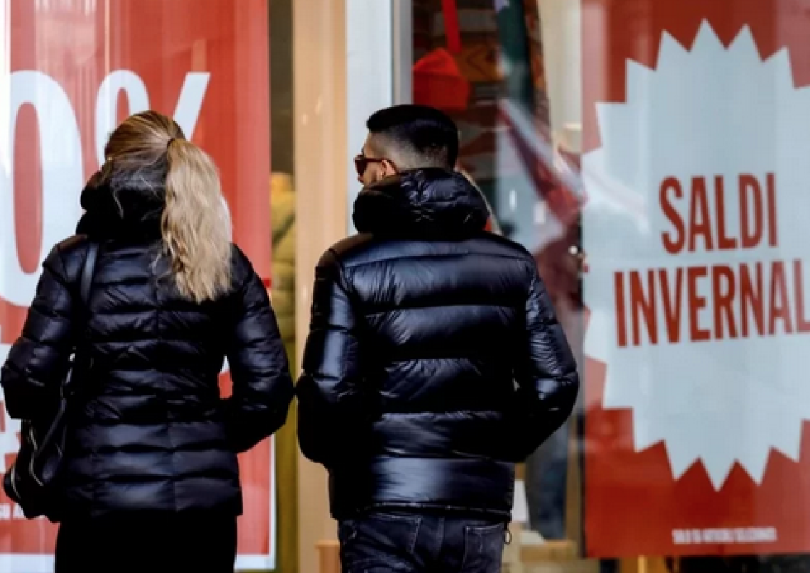 Saldi al via, &egrave; caccia agli sconti