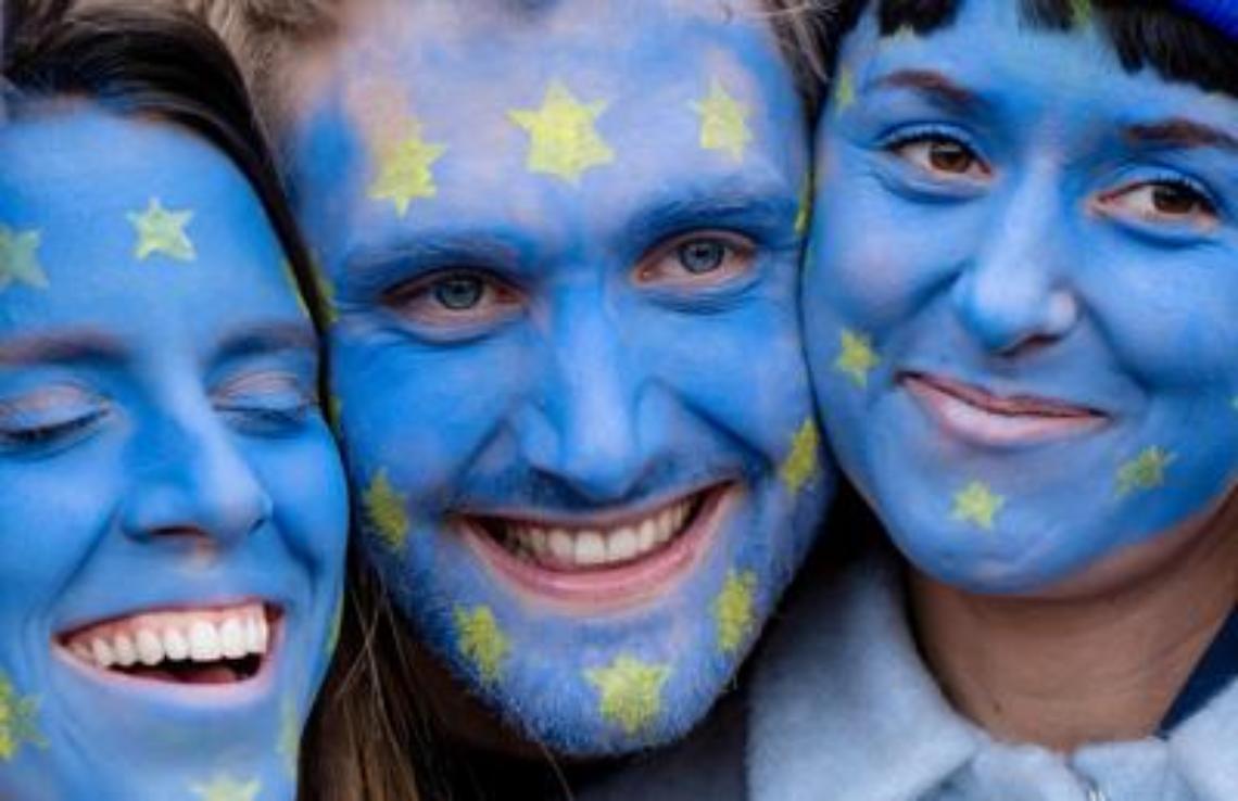 «Se accordo passa mi dimetto», offerta May sulla Brexit 