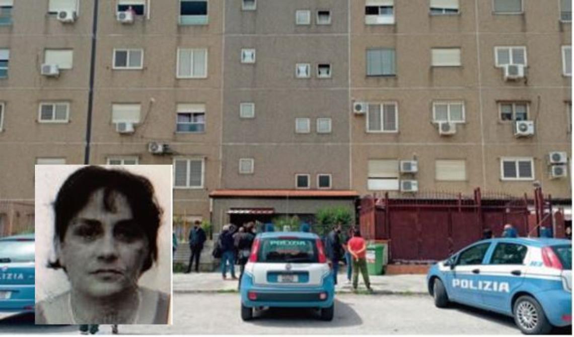 Uccide a coltellate la sorella, poi si barrica in casa