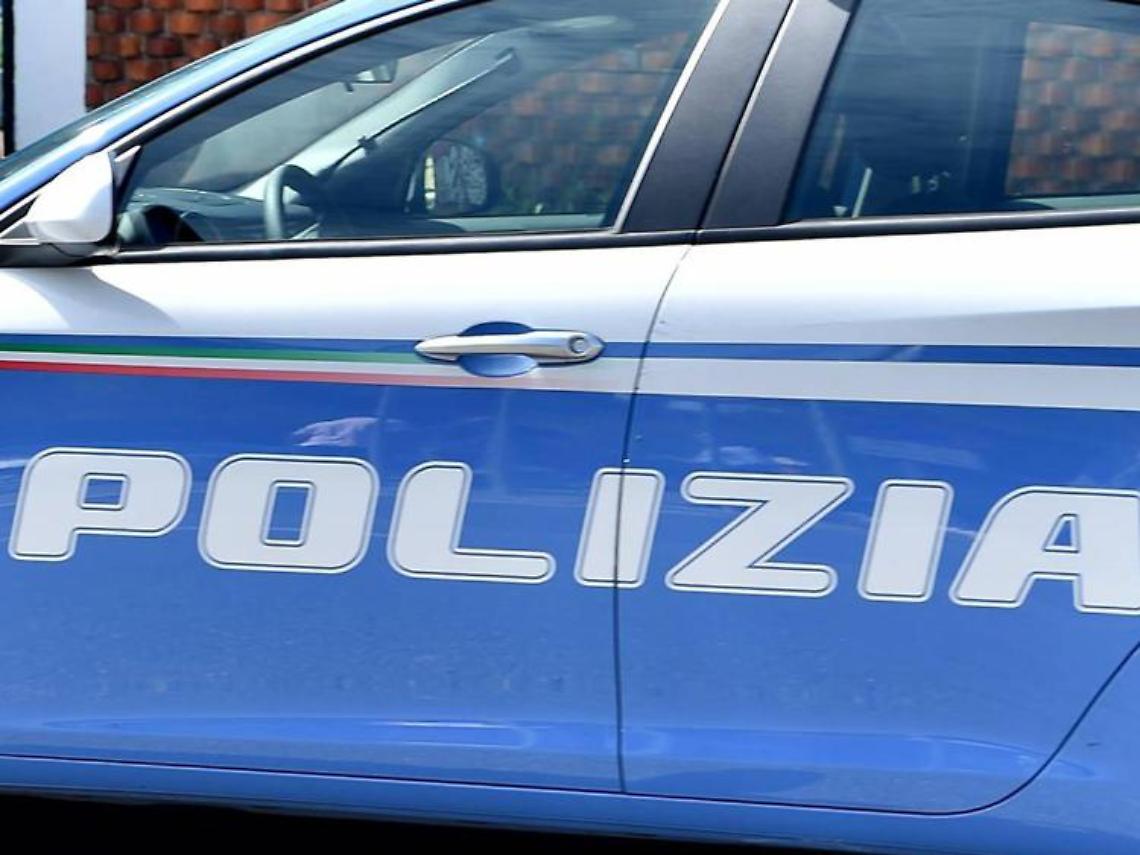 Dramma a Napoli in via Santa Brigida, proprietario bar si impicca nel locale