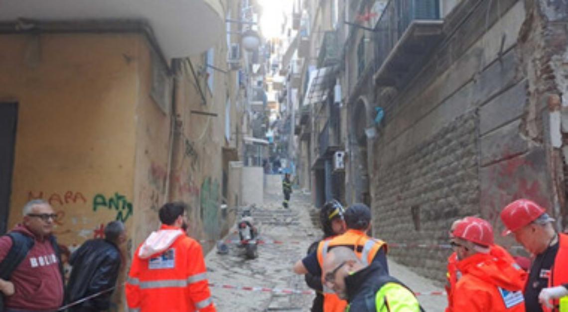 Fuga di gas, crolla facciata di un palazzo