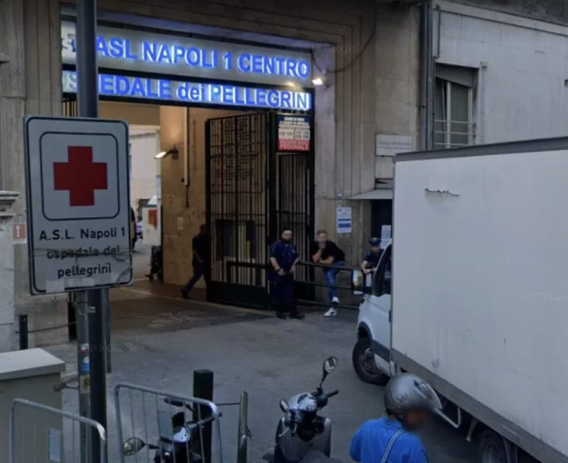 Calci e pugni per uno sguardo di troppo, ferito 18enne