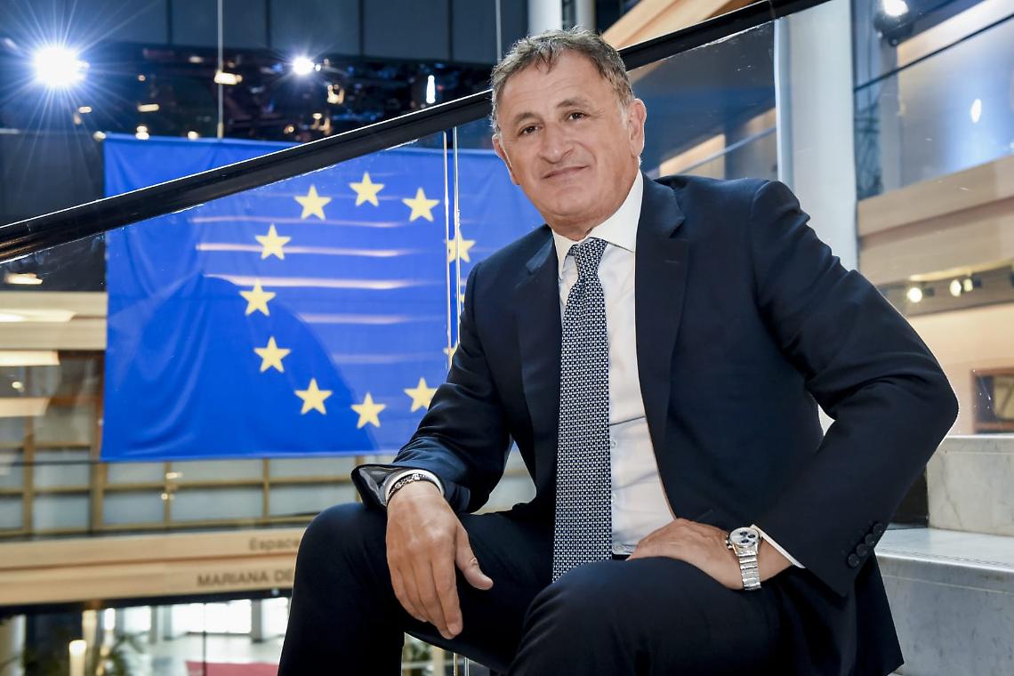 «Felice che la Merkel scelga ancora Ischia per le sue vacanze»