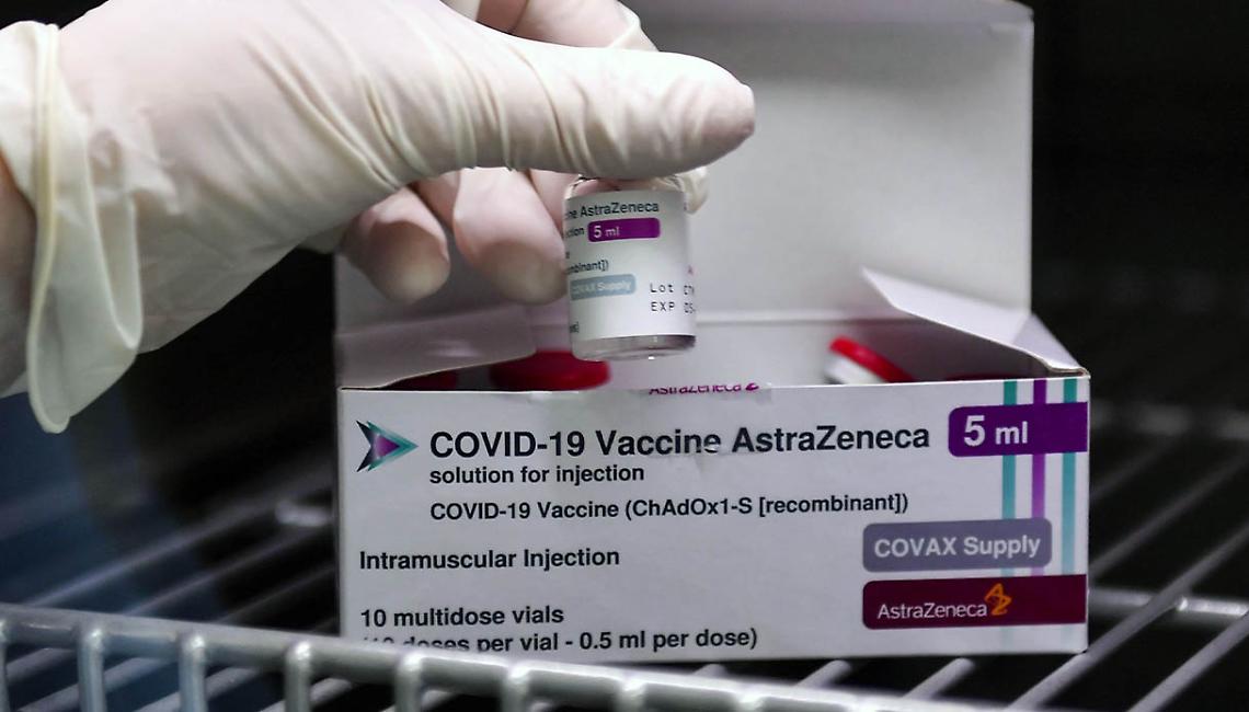 AstraZeneca, seconda dose e rischio trombosi: le news