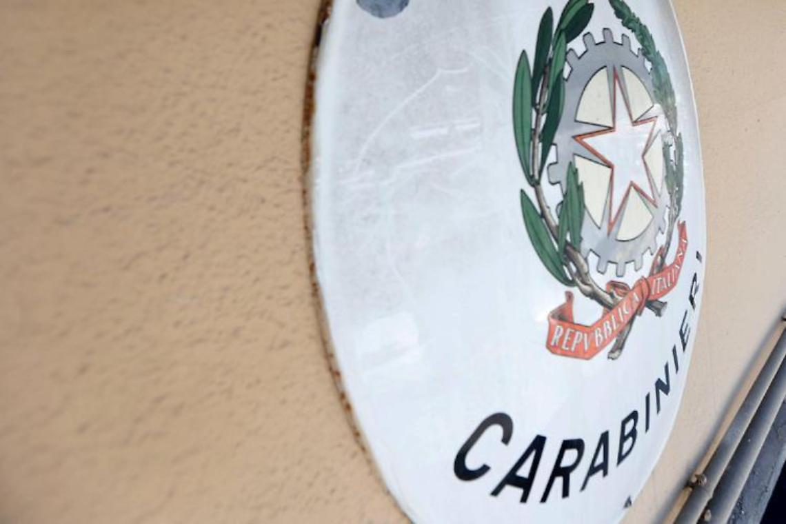 Tenta di uccidere il cugino per soldi: arrestato 19enne