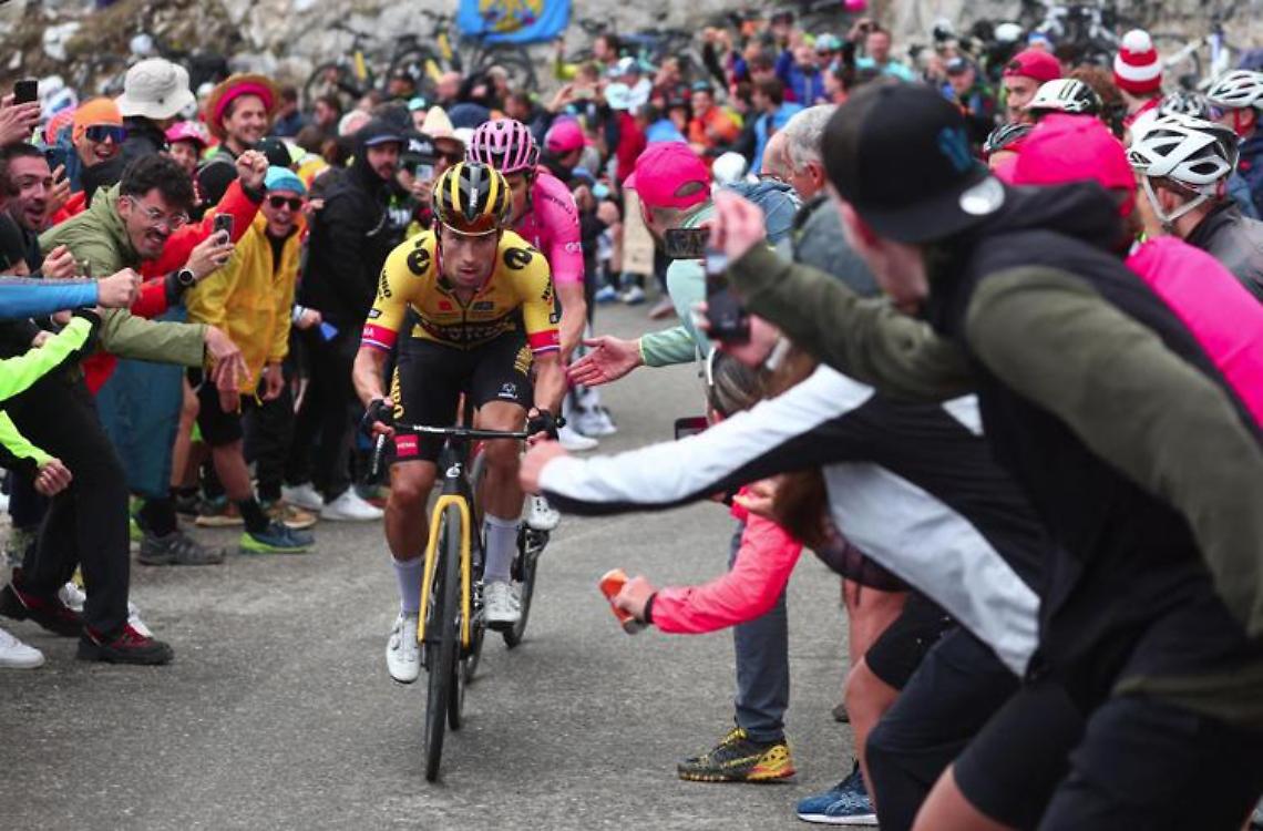 Giro d'Italia 2023, Roglic vince 20esima tappa e conquista maglia rosa